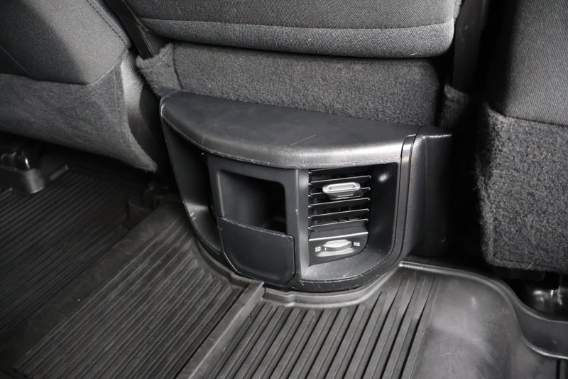 Ram 2500 Vehicle Full-screen Gallery Image 23