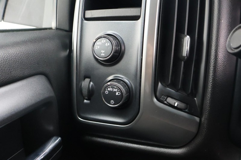 Chevrolet Silverado 1500 Vehicle Full-screen Gallery Image 17