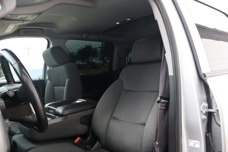 Chevrolet Silverado 1500 Vehicle Full-screen Gallery Image 18