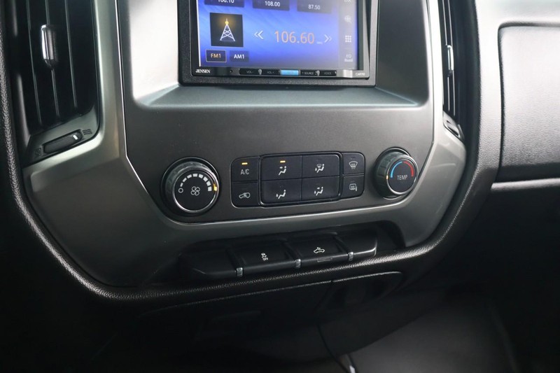 Chevrolet Silverado 1500 Vehicle Full-screen Gallery Image 31