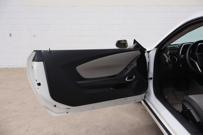 Chevrolet Camaro Vehicle Full-screen Gallery Image 14