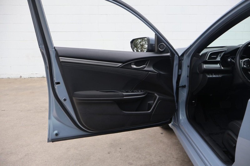 Honda Civic Hatchback Vehicle Full-screen Gallery Image 14