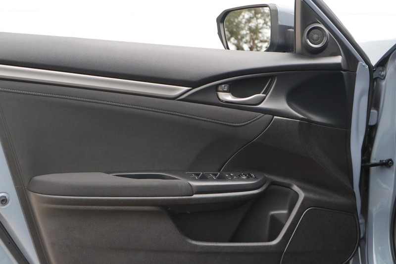 Honda Civic Hatchback Vehicle Full-screen Gallery Image 15