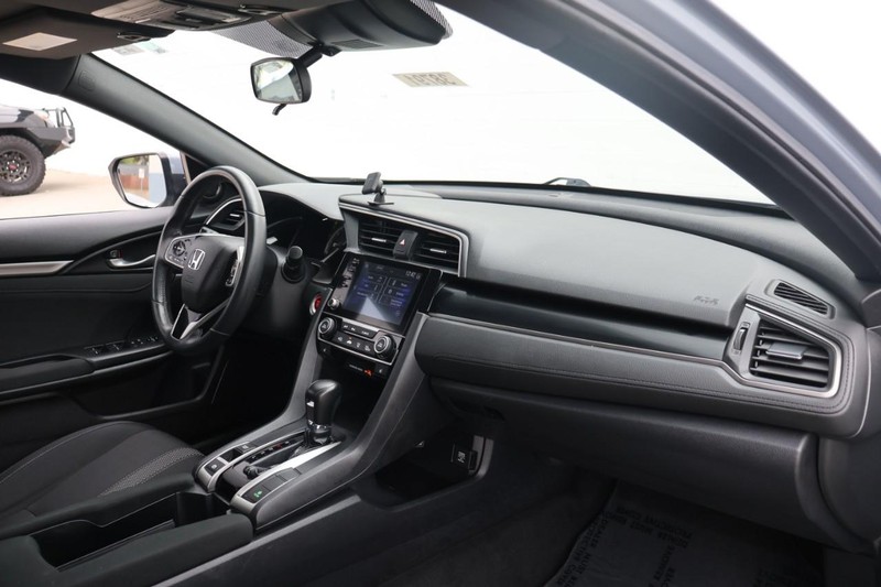 Honda Civic Hatchback Vehicle Full-screen Gallery Image 20