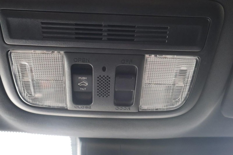 Honda Civic Hatchback Vehicle Full-screen Gallery Image 34