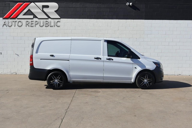 Mercedes-Benz Metris Cargo Van Vehicle Full-screen Gallery Image 01