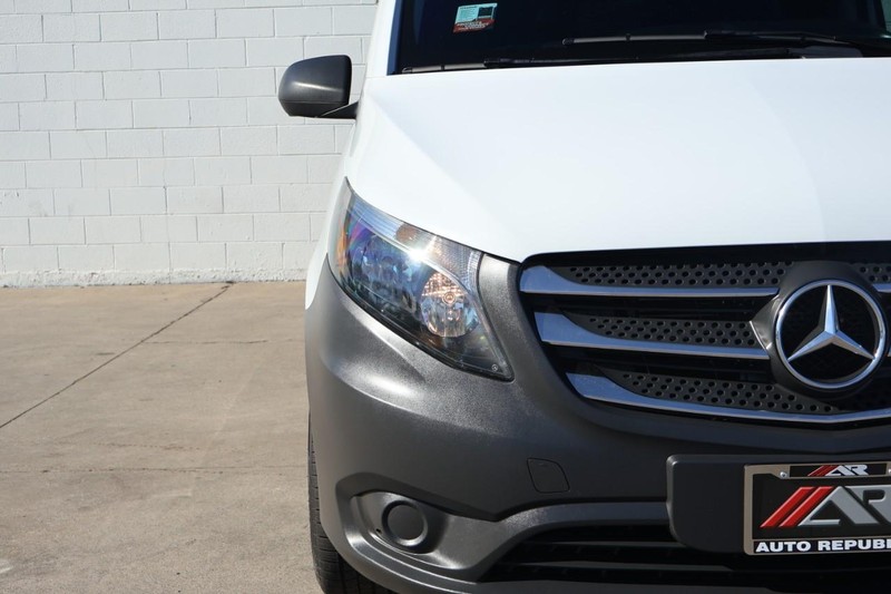 Mercedes-Benz Metris Cargo Van Vehicle Full-screen Gallery Image 04