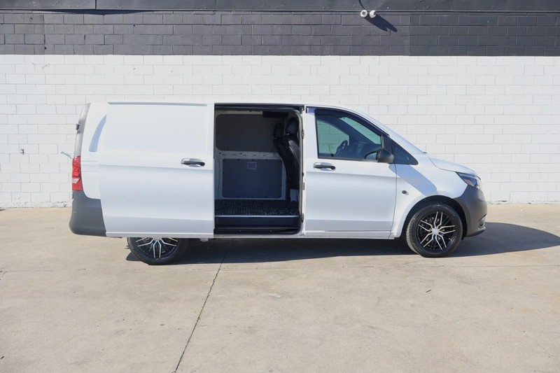 Mercedes-Benz Metris Cargo Van Vehicle Full-screen Gallery Image 05