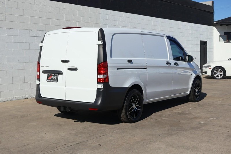 Mercedes-Benz Metris Cargo Van Vehicle Full-screen Gallery Image 06