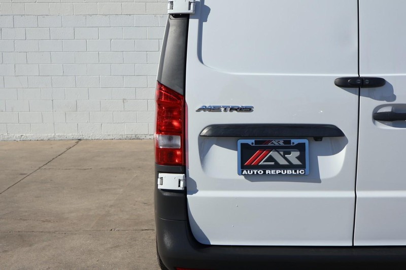 Mercedes-Benz Metris Cargo Van Vehicle Full-screen Gallery Image 08