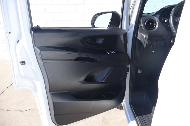 Mercedes-Benz Metris Cargo Van Vehicle Full-screen Gallery Image 15