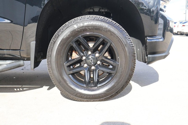 Chevrolet Silverado 1500 Vehicle Full-screen Gallery Image 13