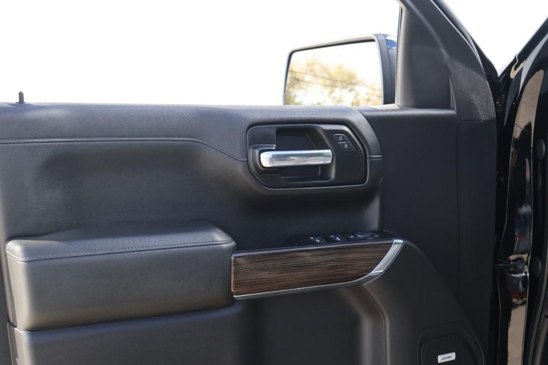 Chevrolet Silverado 1500 Vehicle Full-screen Gallery Image 15