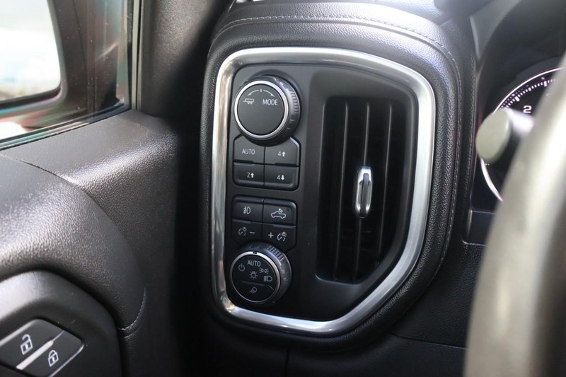 Chevrolet Silverado 1500 Vehicle Full-screen Gallery Image 17