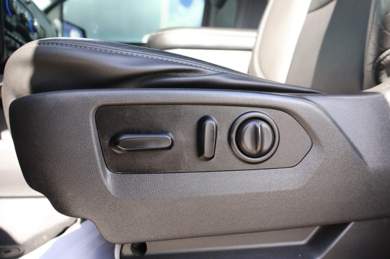 Chevrolet Silverado 1500 Vehicle Full-screen Gallery Image 18