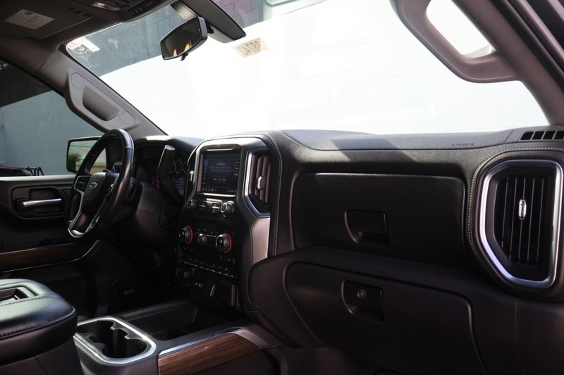 Chevrolet Silverado 1500 Vehicle Full-screen Gallery Image 21