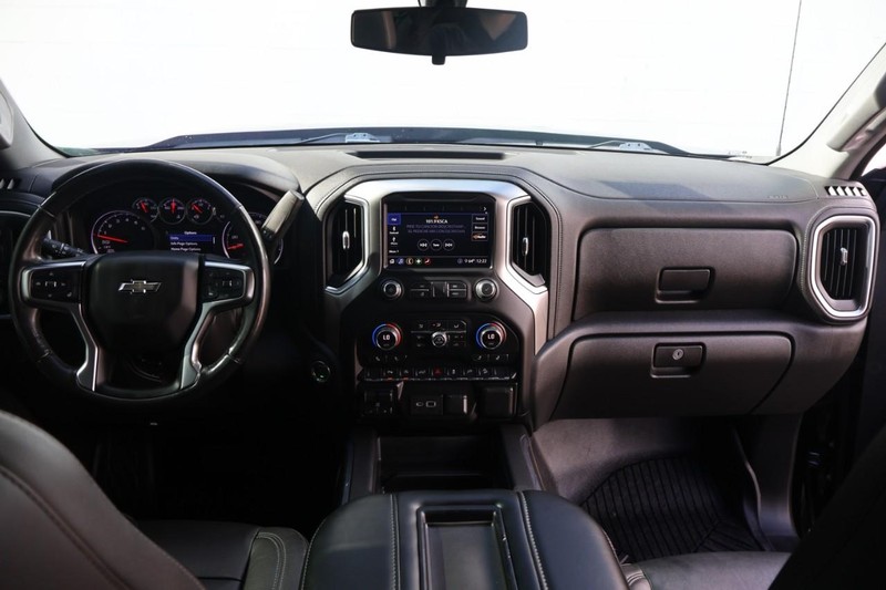 Chevrolet Silverado 1500 Vehicle Full-screen Gallery Image 24