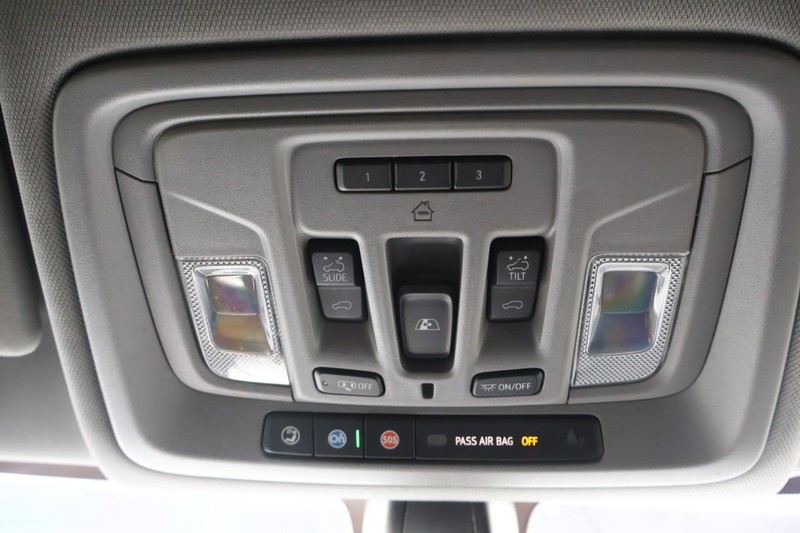 Chevrolet Silverado 1500 Vehicle Full-screen Gallery Image 37