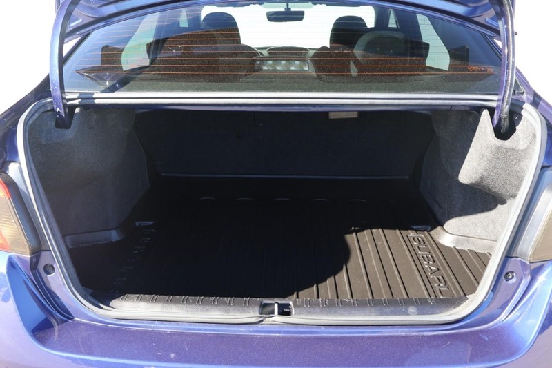 Subaru WRX Vehicle Full-screen Gallery Image 08