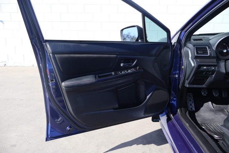 Subaru WRX Vehicle Full-screen Gallery Image 14