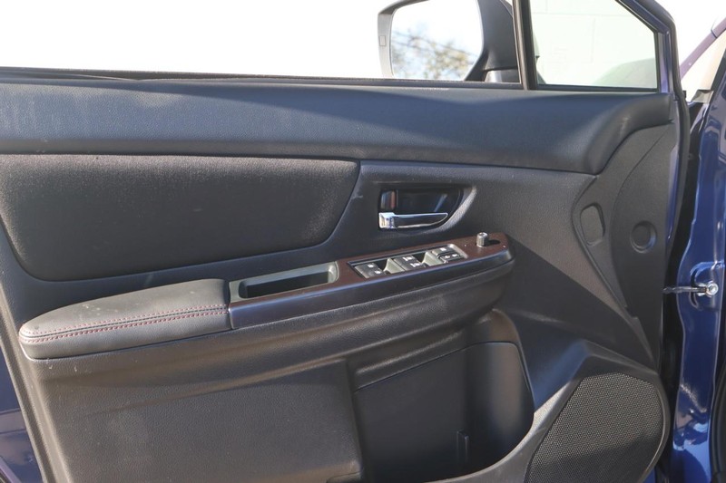 Subaru WRX Vehicle Full-screen Gallery Image 15