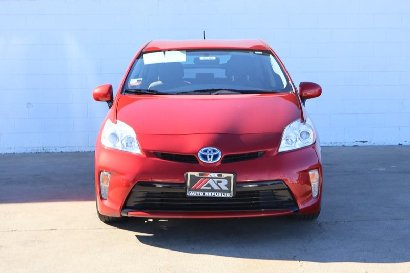 Toyota Prius Vehicle Full-screen Gallery Image 02