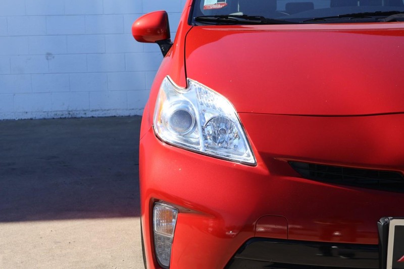 Toyota Prius Vehicle Full-screen Gallery Image 03