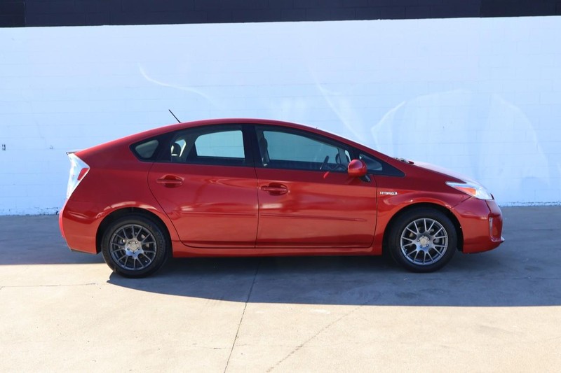 Toyota Prius Vehicle Full-screen Gallery Image 04