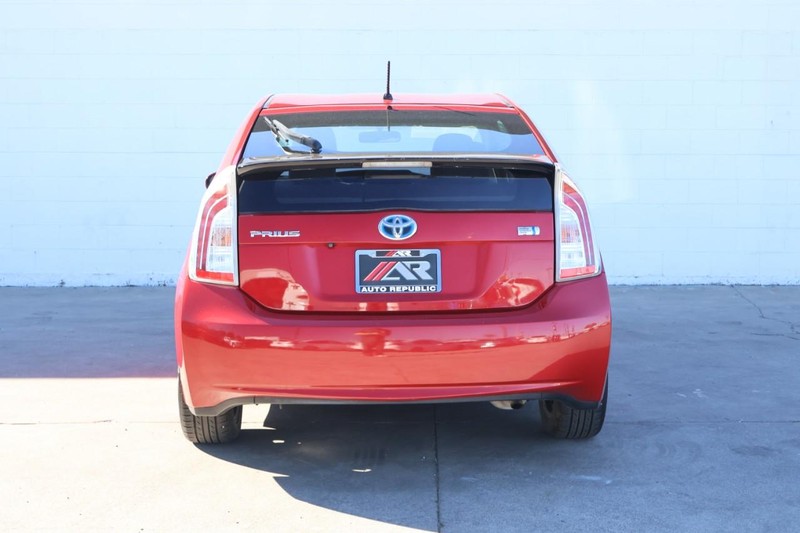 Toyota Prius Vehicle Full-screen Gallery Image 06