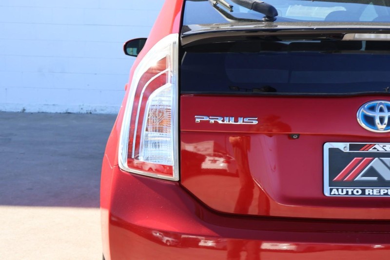 Toyota Prius Vehicle Full-screen Gallery Image 07