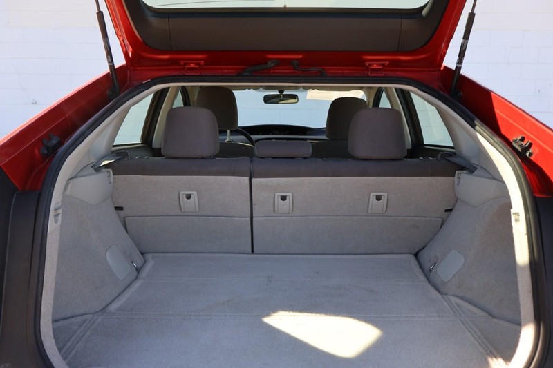 Toyota Prius Vehicle Full-screen Gallery Image 08