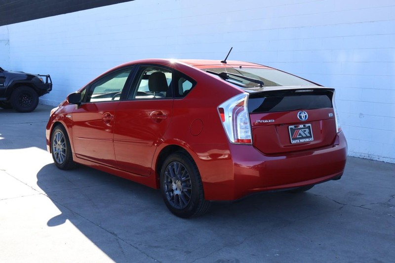 Toyota Prius Vehicle Full-screen Gallery Image 09