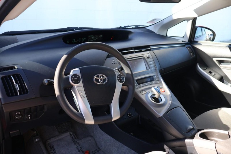 Toyota Prius Vehicle Full-screen Gallery Image 15