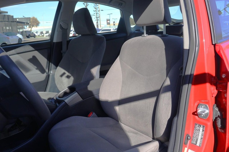 Toyota Prius Vehicle Full-screen Gallery Image 16