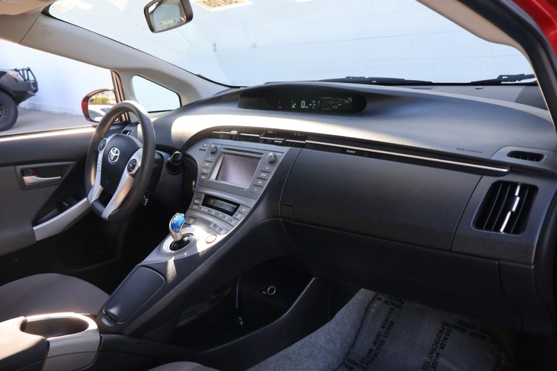 Toyota Prius Vehicle Full-screen Gallery Image 17