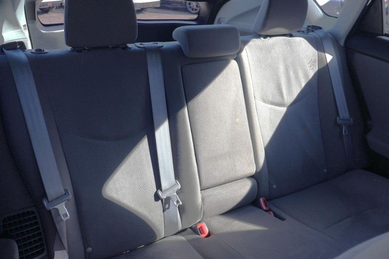 Toyota Prius Vehicle Full-screen Gallery Image 19