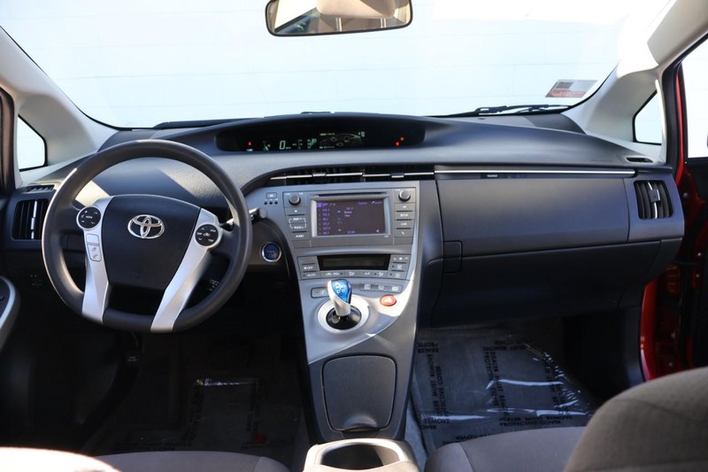 Toyota Prius Vehicle Full-screen Gallery Image 20