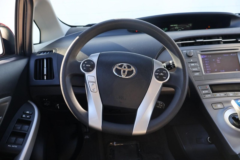 Toyota Prius Vehicle Full-screen Gallery Image 21