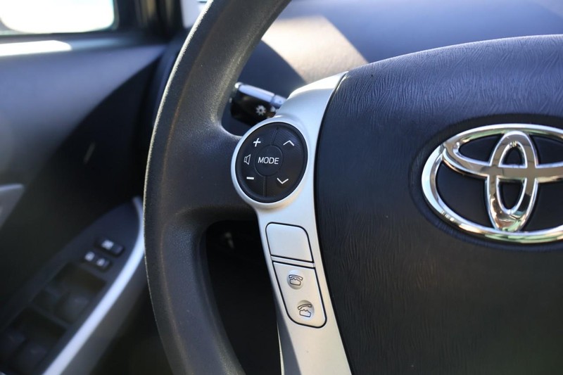 Toyota Prius Vehicle Full-screen Gallery Image 22