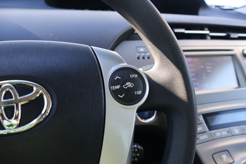 Toyota Prius Vehicle Full-screen Gallery Image 23