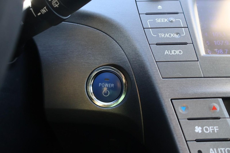 Toyota Prius Vehicle Full-screen Gallery Image 24