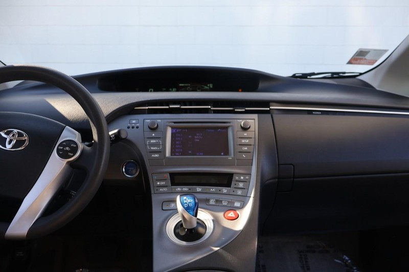 Toyota Prius Vehicle Full-screen Gallery Image 25