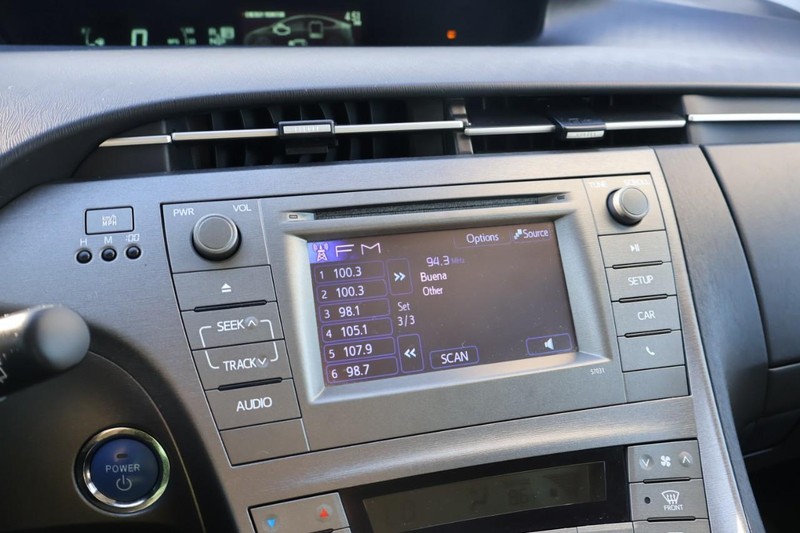 Toyota Prius Vehicle Full-screen Gallery Image 27