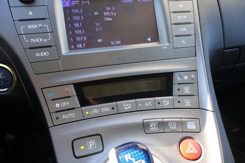 Toyota Prius Vehicle Full-screen Gallery Image 29