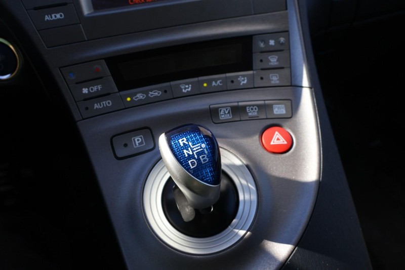 Toyota Prius Vehicle Full-screen Gallery Image 30