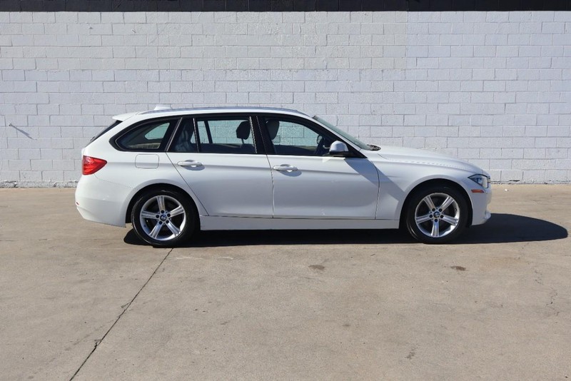 BMW 3 Series Vehicle Full-screen Gallery Image 04