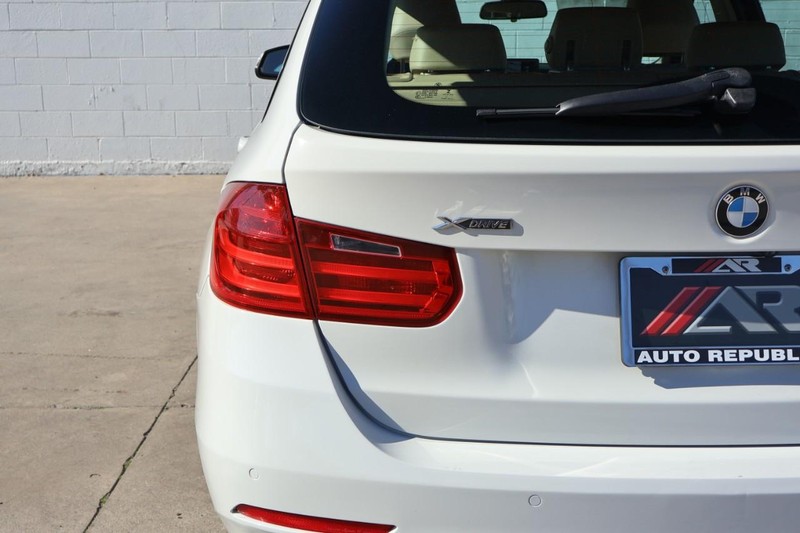 BMW 3 Series Vehicle Full-screen Gallery Image 07