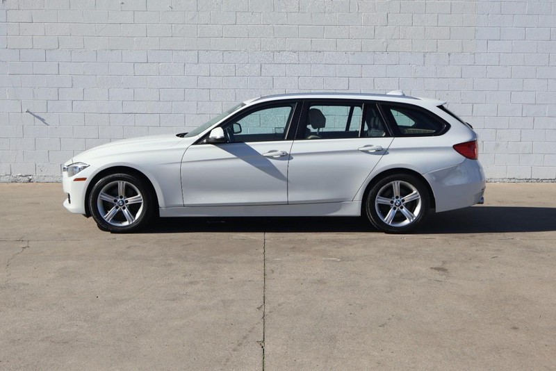 BMW 3 Series Vehicle Full-screen Gallery Image 12
