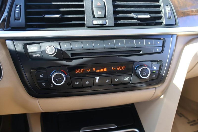 BMW 3 Series Vehicle Full-screen Gallery Image 33