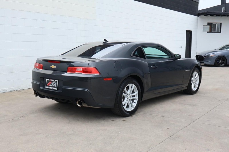 Chevrolet Camaro Vehicle Full-screen Gallery Image 05